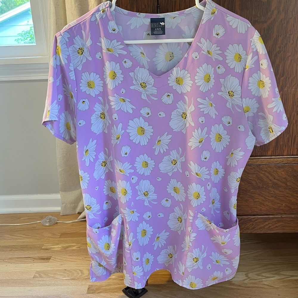 Zoe+Chloe Performance V-Neck Print Scrub Top